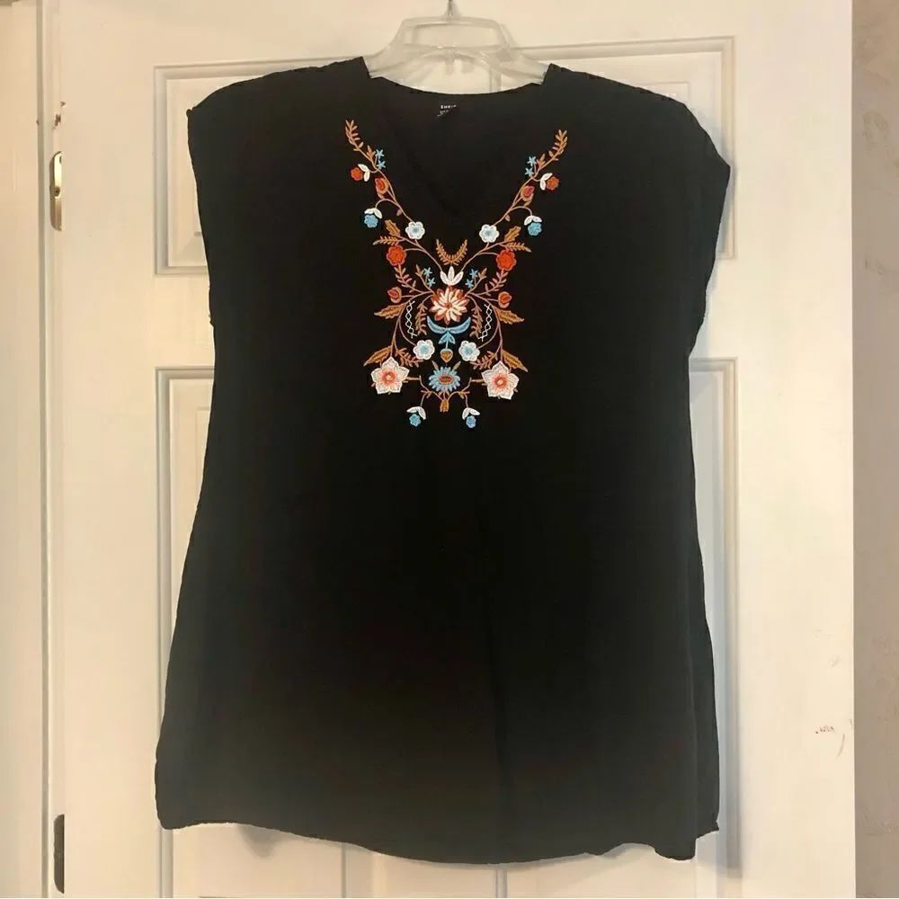 Shein Women’s Black Cap Sleeve Blouse with V-neck and Floral Design Size 6 (M)